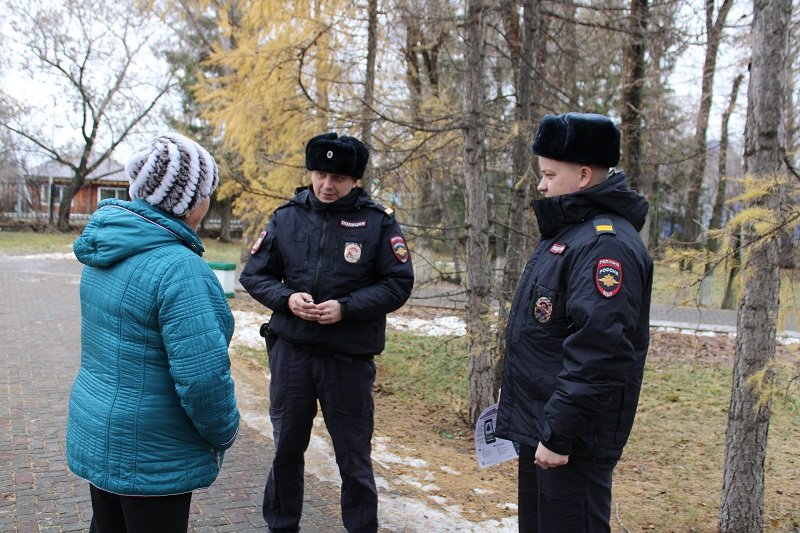 Ялуторовские полицейские проинформировали граждан о способах защиты от мошенников