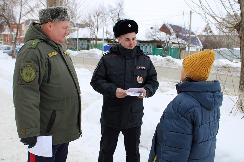 Общественники и ялуторовские полицейские рассказали горожанам, как не попасться на уловки мошенников
