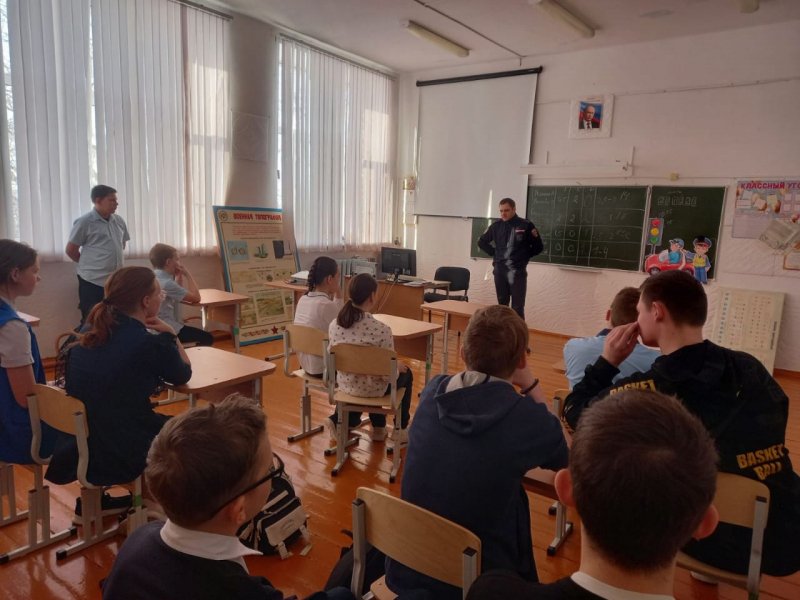 Ялуторовские и исетские полицейские встретились с учащимися школ и студентами в рамках мероприятия «Неделя мужества»